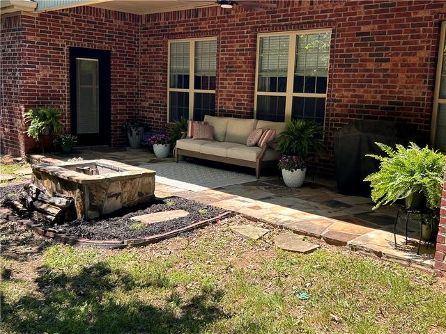 207 N Angel Falls Lane, Springdale, AR 72762