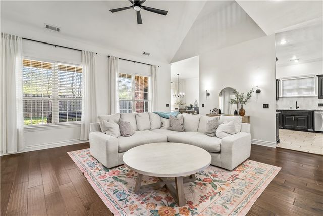 207 N Angel Falls Lane, Springdale, AR 72762