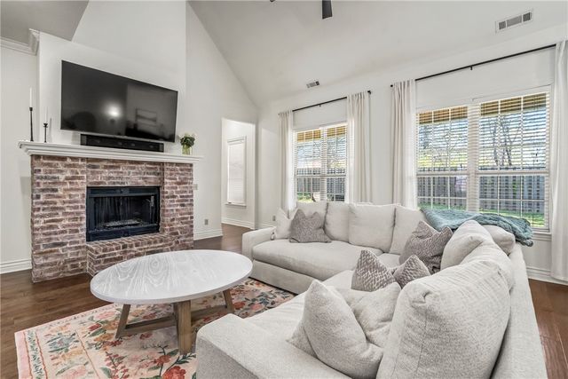 207 N Angel Falls Lane, Springdale, AR 72762