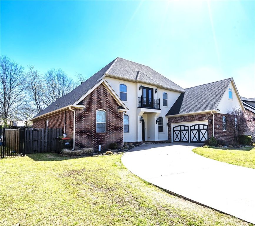 207 N Angel Falls Lane, Springdale, AR 72762