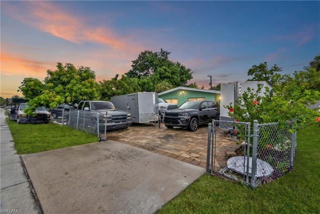 1847 Maple DR, Fort Myers, FL 33907