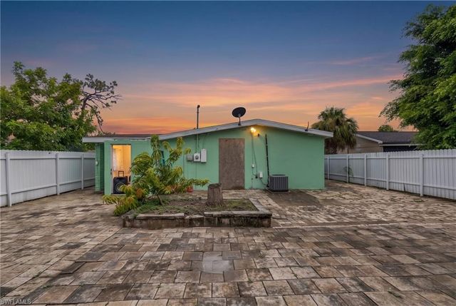 1847 Maple DR, Fort Myers, FL 33907
