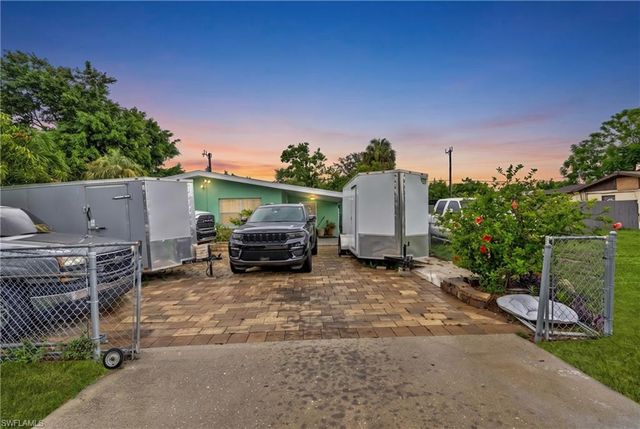 1847 Maple DR, Fort Myers, FL 33907