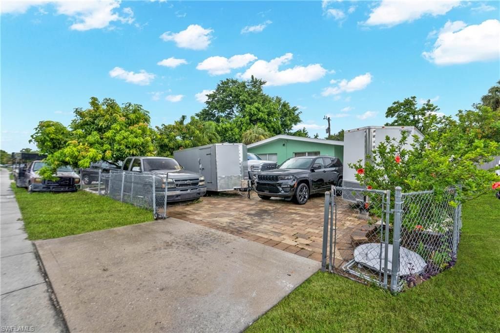 1847 Maple DR, Fort Myers, FL 33907