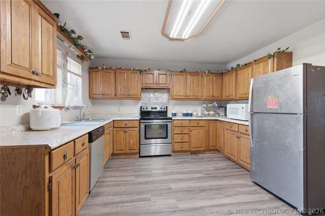 15171 N Lost City Road E, Hulbert, OK 74441