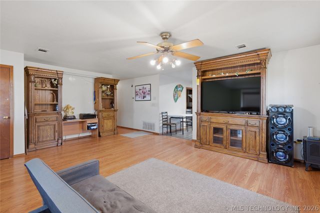 15171 N Lost City Road E, Hulbert, OK 74441