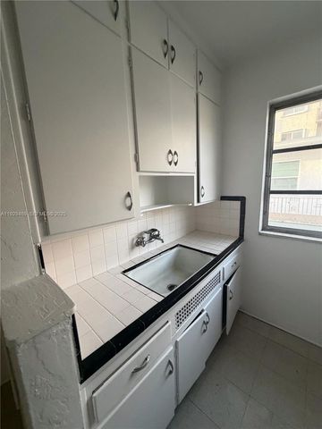 905 16th St 8, Miami Beach, FL 33139