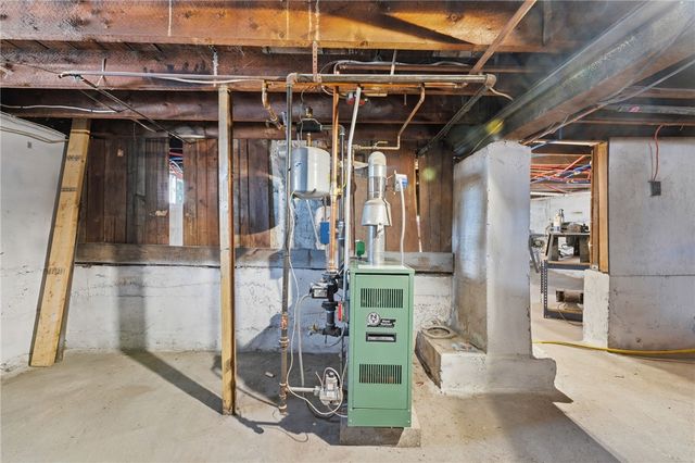 82 Hillcrest Avenue, Pawtucket, RI 02860