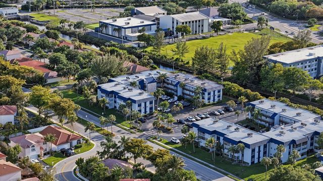 3040 Holiday Springs Boulevard 212, Margate, FL 33063