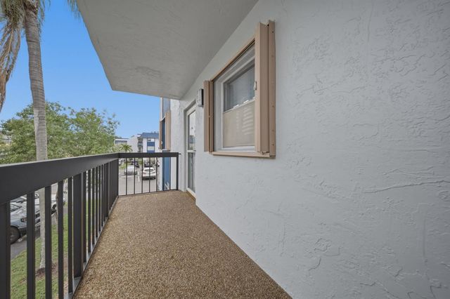 3040 Holiday Springs Boulevard 212, Margate, FL 33063