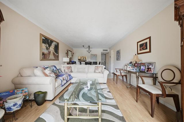 3040 Holiday Springs Boulevard 212, Margate, FL 33063