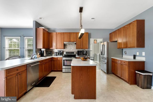 31 RULAND DR, Bunker Hill, WV 25413