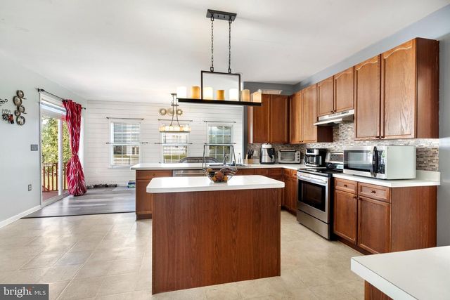 31 RULAND DR, Bunker Hill, WV 25413