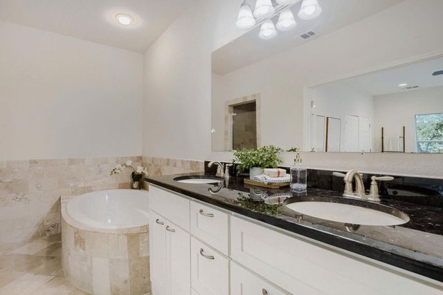 2109 Newfield LN A, Austin, TX 78703