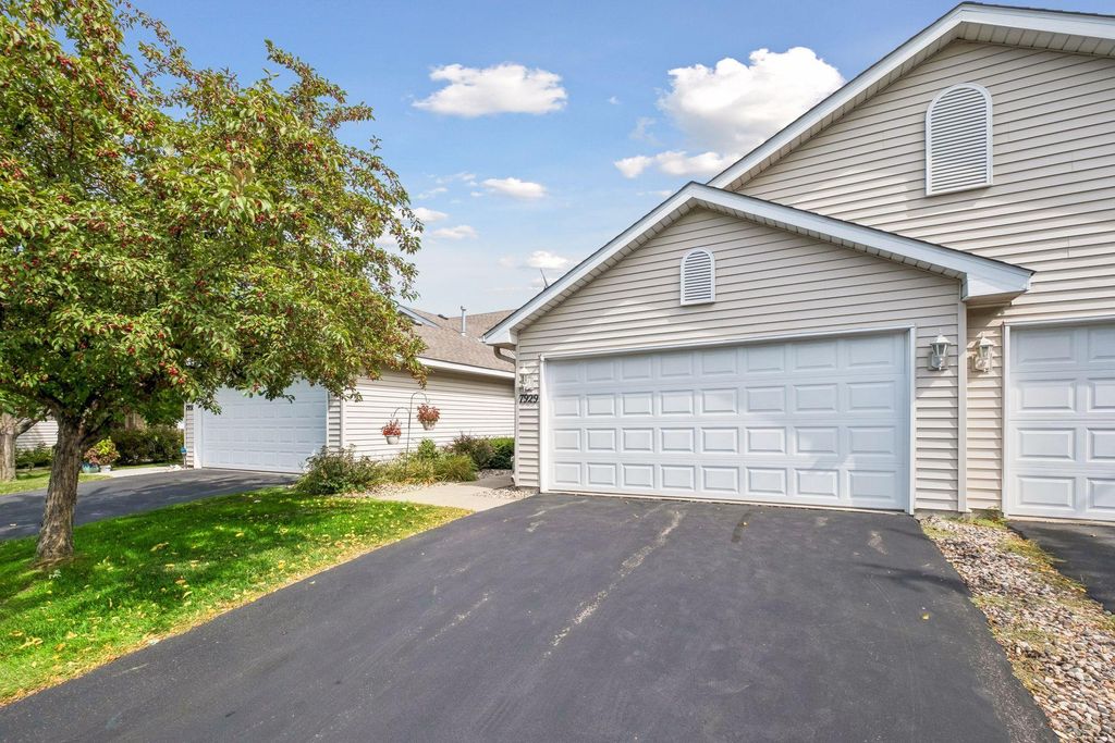 7929 Barrymore Lane, Woodbury, MN 55125 — photo 2