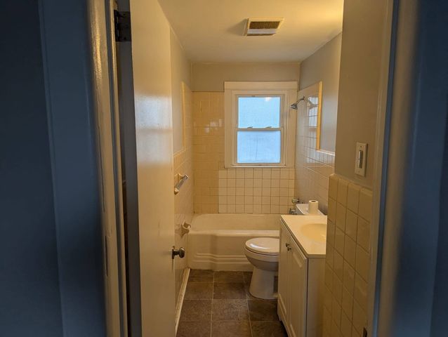 2204 PLUM Street, Erie, PA 16502