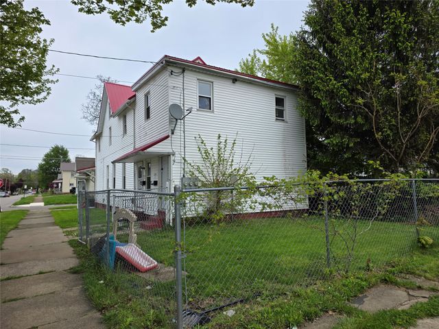 2204 PLUM Street, Erie, PA 16502