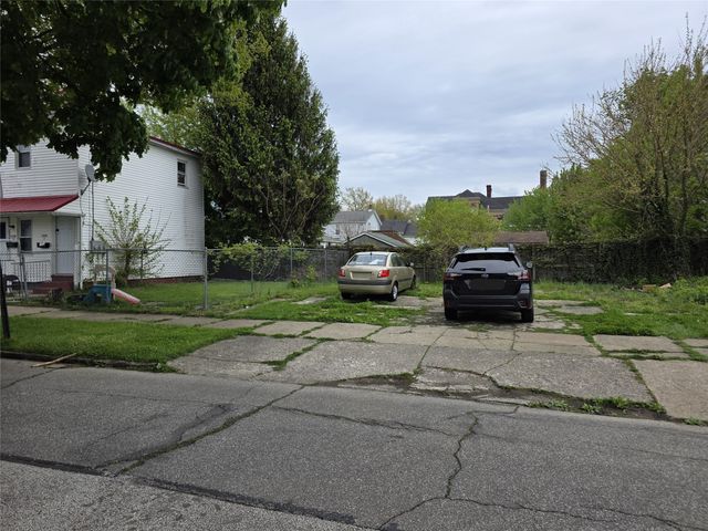 2204 PLUM Street, Erie, PA 16502
