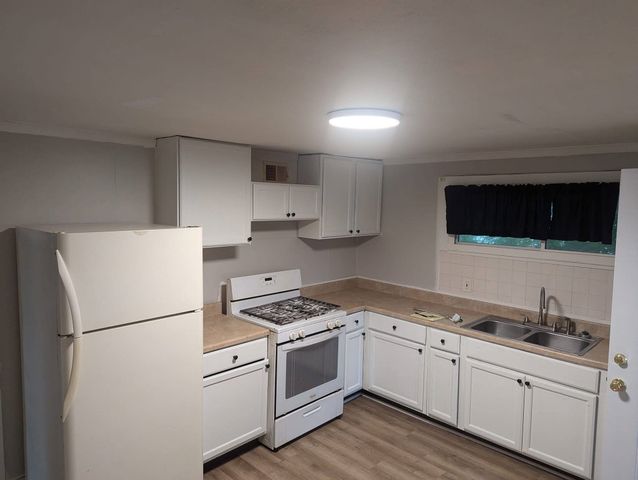 2204 PLUM Street, Erie, PA 16502