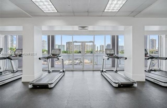 18081 Biscayne Blvd 702, Aventura, FL 33160