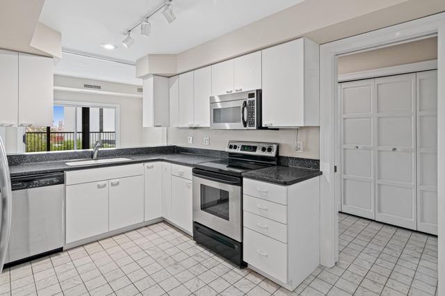 1235 Yale Place 808, Minneapolis, MN 55403