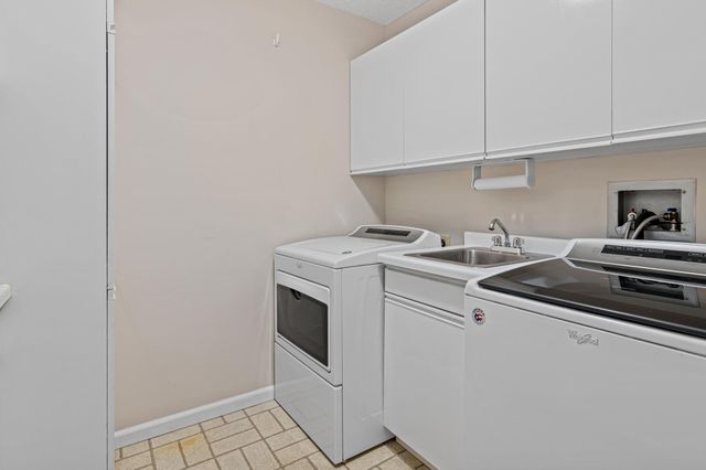 1235 Yale Place 808, Minneapolis, MN 55403