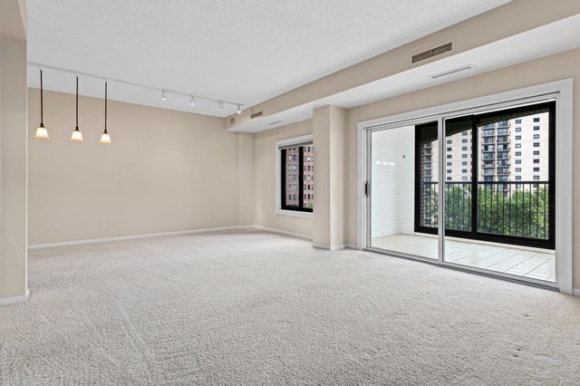 1235 Yale Place 808, Minneapolis, MN 55403