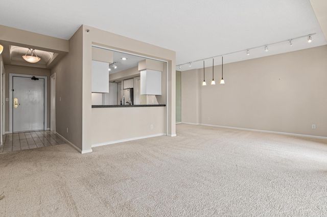 1235 Yale Place 808, Minneapolis, MN 55403