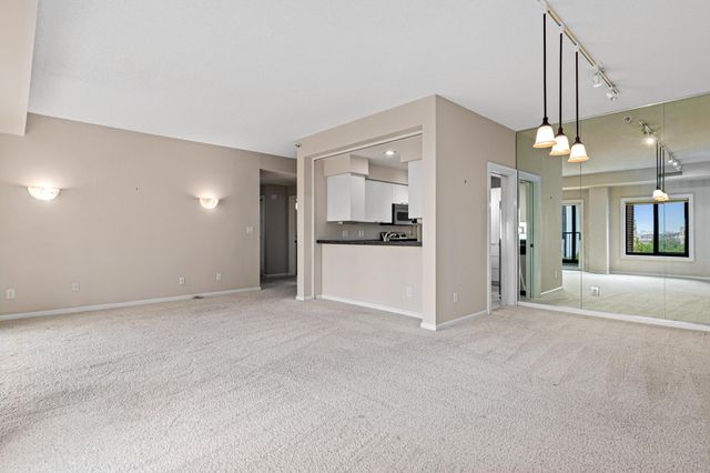 1235 Yale Place 808, Minneapolis, MN 55403