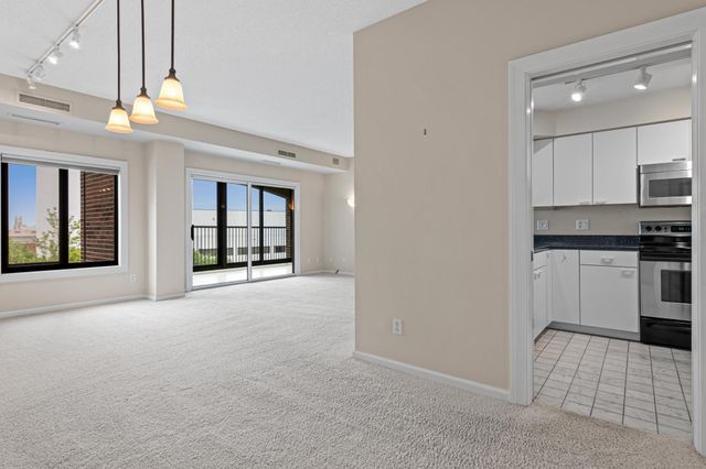 1235 Yale Place 808, Minneapolis, MN 55403