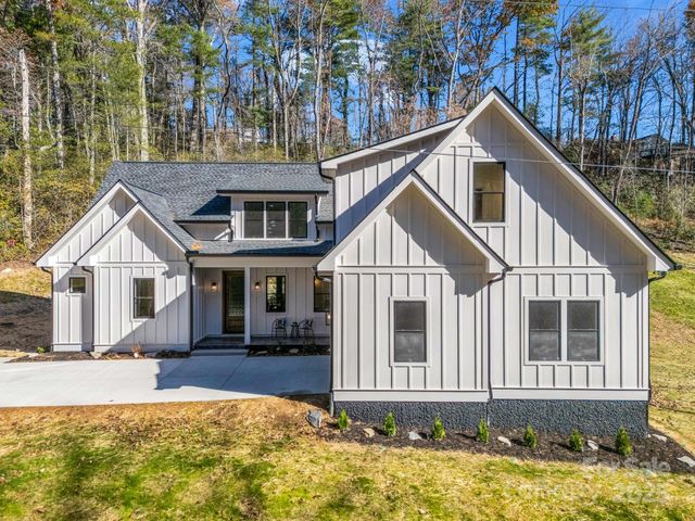 85 Adger Drive, Hendersonville, NC 28739