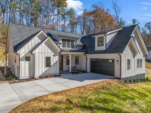85 Adger Drive, Hendersonville, NC 28739