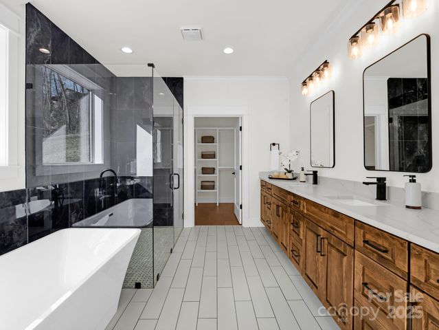 85 Adger Drive, Hendersonville, NC 28739