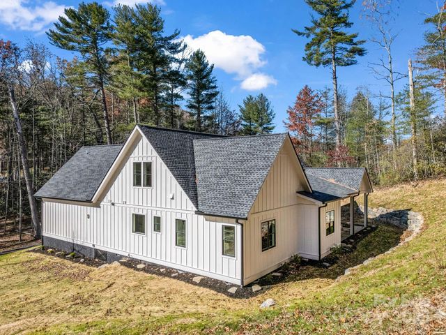 85 Adger Drive, Hendersonville, NC 28739