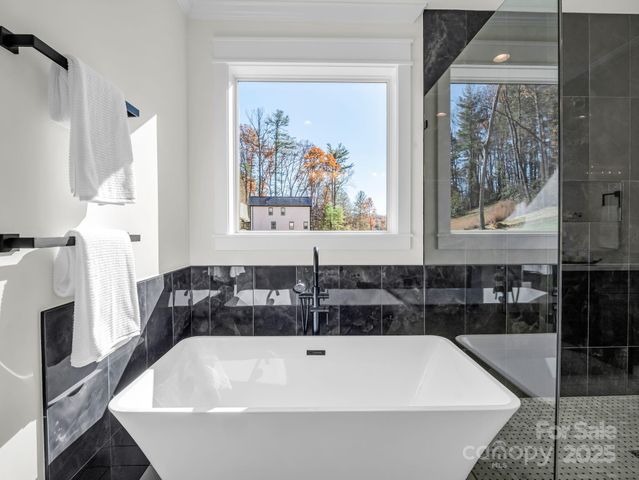 85 Adger Drive, Hendersonville, NC 28739