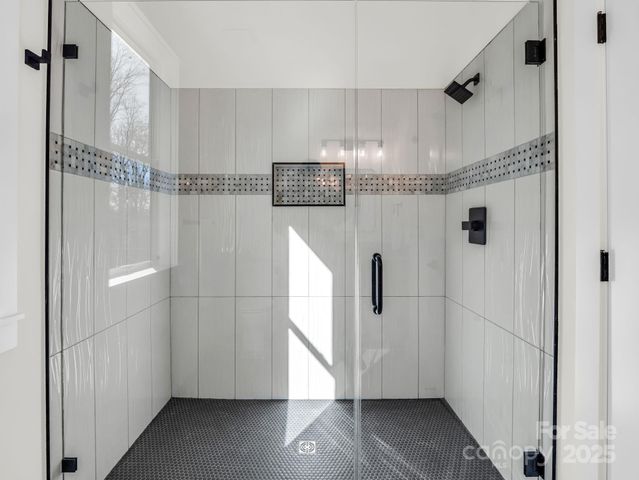 85 Adger Drive, Hendersonville, NC 28739