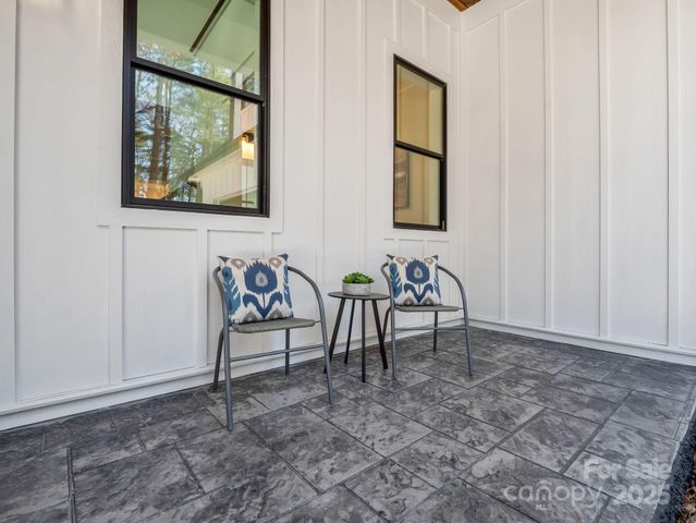 85 Adger Drive, Hendersonville, NC 28739