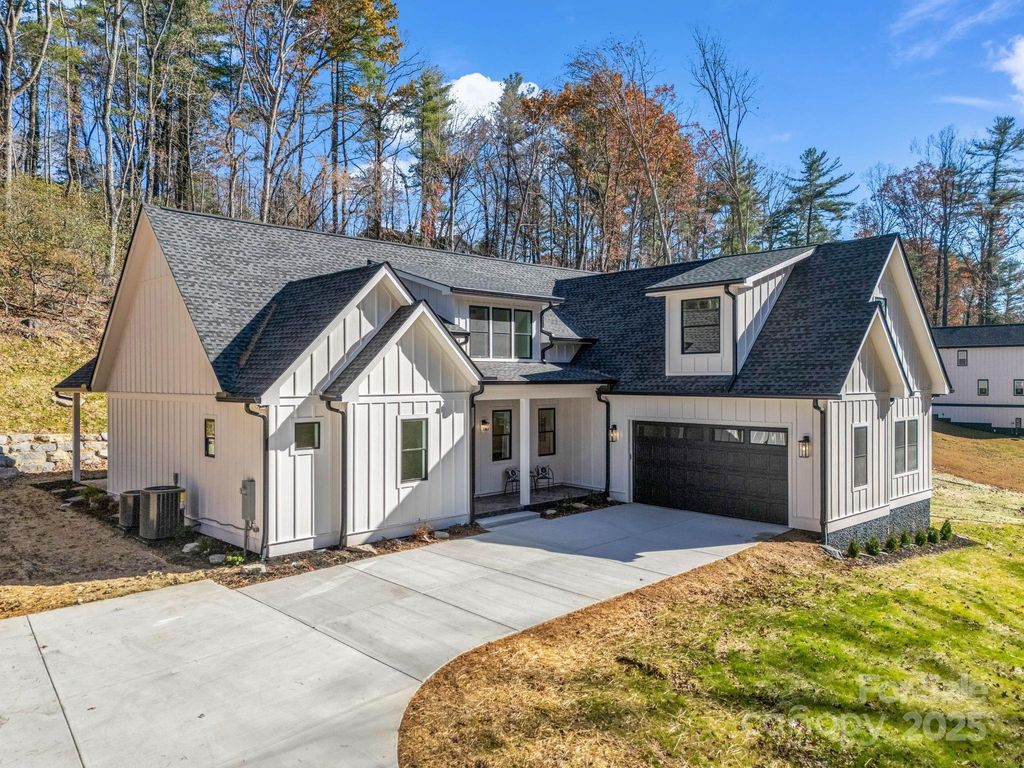 85 Adger Drive, Hendersonville, NC 28739