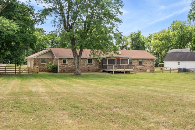625 Hidden Acres Dr, Madison, TN 37115