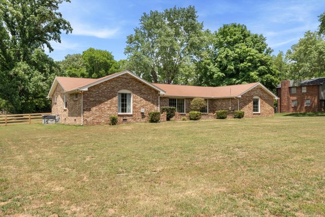 625 Hidden Acres Dr, Madison, TN 37115