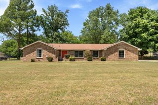 625 Hidden Acres Dr, Madison, TN 37115