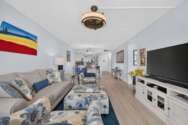 8 Royal Palm Way 104, Boca Raton, FL 33432