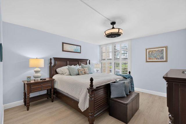 8 Royal Palm Way 104, Boca Raton, FL 33432