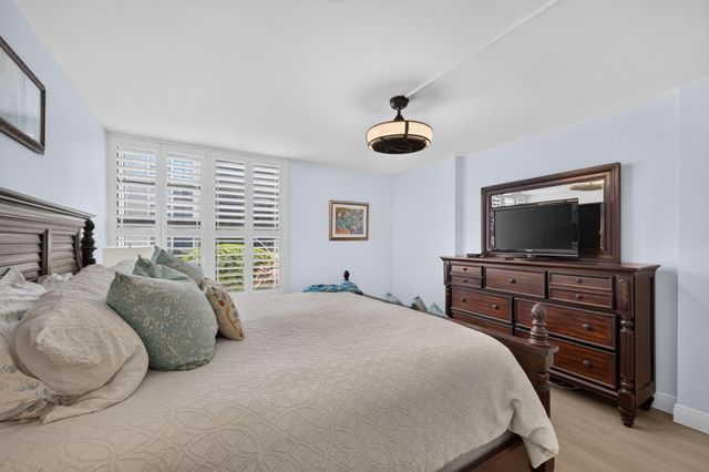 8 Royal Palm Way 104, Boca Raton, FL 33432