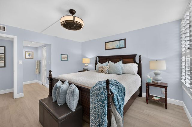8 Royal Palm Way 104, Boca Raton, FL 33432