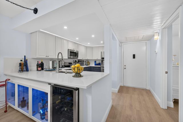 8 Royal Palm Way 104, Boca Raton, FL 33432