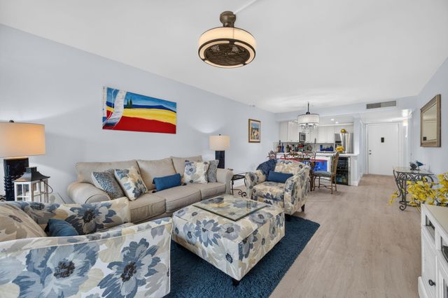 8 Royal Palm Way 104, Boca Raton, FL 33432