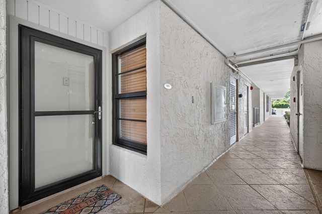 8 Royal Palm Way 104, Boca Raton, FL 33432