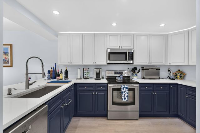 8 Royal Palm Way 104, Boca Raton, FL 33432