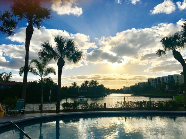 8 Royal Palm Way 104, Boca Raton, FL 33432